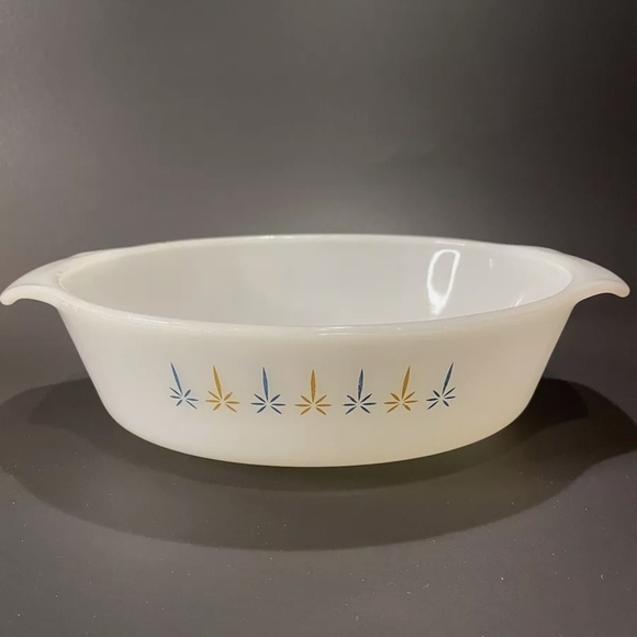 Anchor Hocking Blue and White Bakeware Bowl with Pouring Spouts - Picture 5 of 6